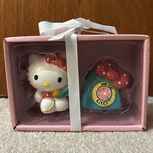 Hello Kitty Salt and Pepper Set Ceramic
